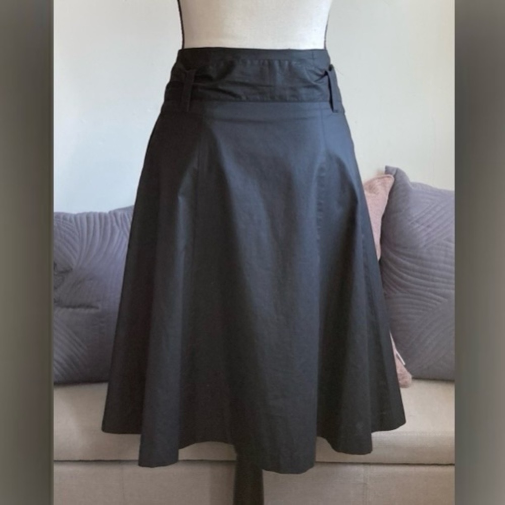 EUC H&M High Waisted dirndl skirt. Double Breasted w/self belt, Black.
Size 4 - Picture 2 of 16